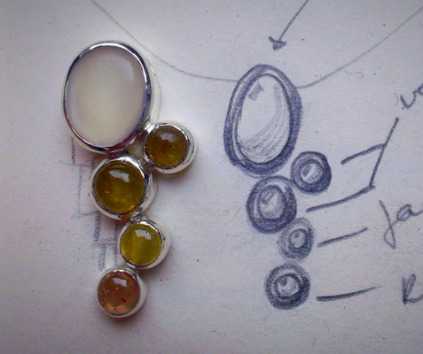 Pendentif "cascade", argent et5 tourmalines camaïeu de jaune orangé,  présenté sur son croquis