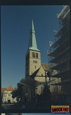 Geschossen auf Silbersalzfilm 500T + aufgesetztem 85b Filter. Belichtet wurde auf ISO 500. 3 Blenden unterbelichtet.