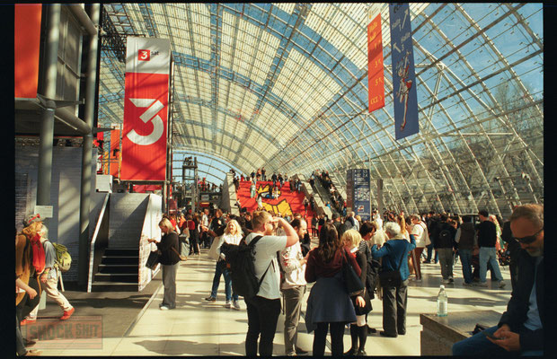 Buchmesse Leipzig, fotografiert auf Silbersalz35 / 500T Film.