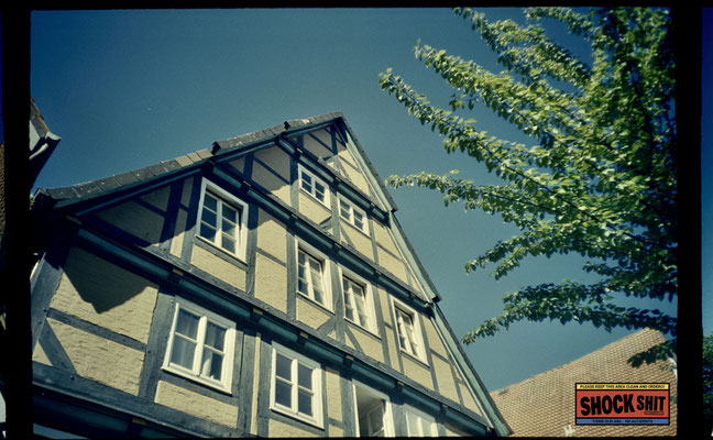 Geschossen auf Silbersalzfilm 500T + aufgesetztem 85b Filter. Belichtet wurde auf ISO 500.