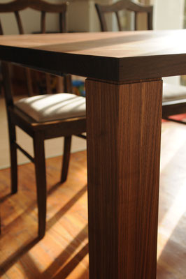 Tisch Nussbaum massiv