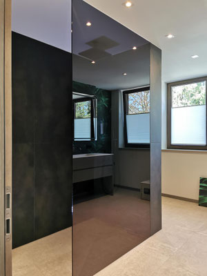 Walk-In Glasdusche - Deckenhoch - eingeklebt - © Glaserei Allgäuer