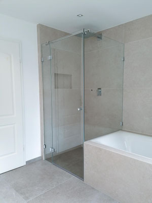 Glasdusche - aufgesetzt auf Badewanne -  © Glaserei Allgäuer