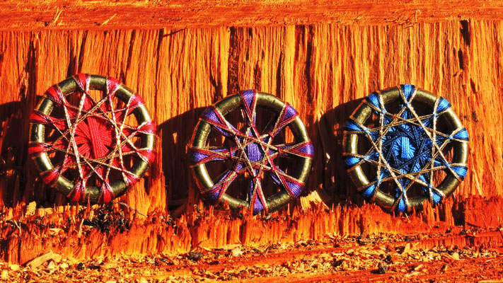 3 Zwirnknopf-Anhänger | Ø  45 mm, Dicke 5 mm | Material: Baumwolle, Messing, Goldgarn
