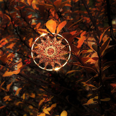 Zwirnknopf-Anhänger | Ø 40 mm | Material: metallisiertes Gold- und Kupfergarn, galvanisiertes Metall