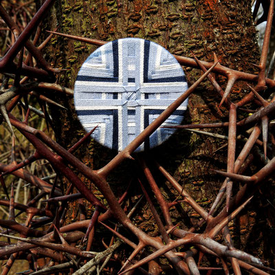 Posamentenknopf-Anhänger oder Brosche | Ø 52 mm | Material: Baumwolle, Aluminium