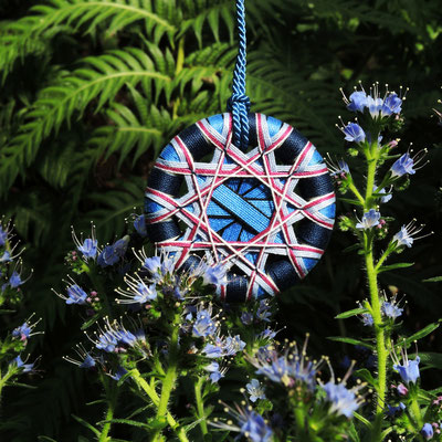 Zwirnknopf-Taschencharm oder Schlüsselanhänger | Ø 56 mm, Dicke: 10 mm | Material: Baumwolle, Holz