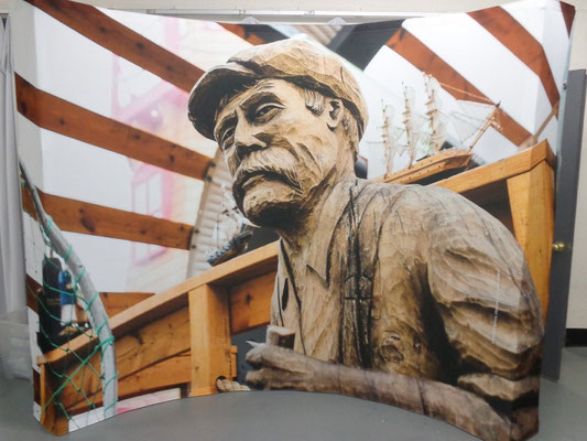 VIRAGE gebogene Pop-Up Faltwand mit Textilgrafik