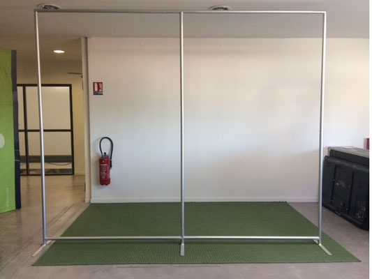 Messewand Rohrstruktur aufgebaut