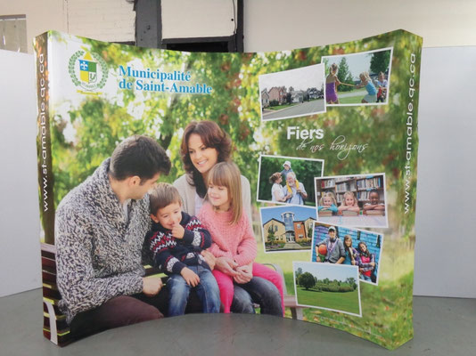 VIRAGE gebogene Pop-Up Faltwand mit Textilgrafik