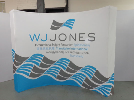 VIRAGE gebogene Pop-Up Faltwand mit Textilgrafik