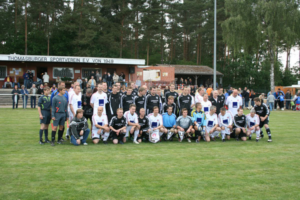 Zum 60-jährigen Jubiläum des Thomasburger SV gastierte 2009 das Allstar-Team des FC St. Pauli auf dem Sportplatz