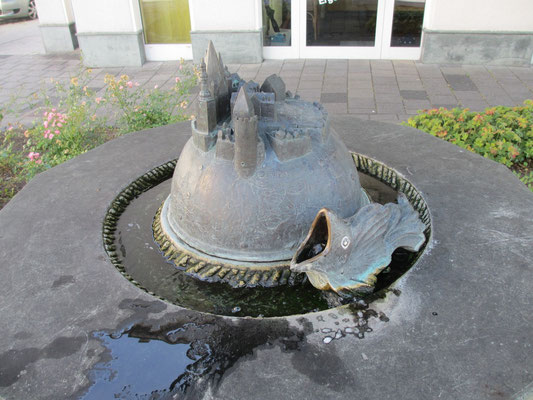 Kord Winter, Brunnenskulptur mit Stadtansicht