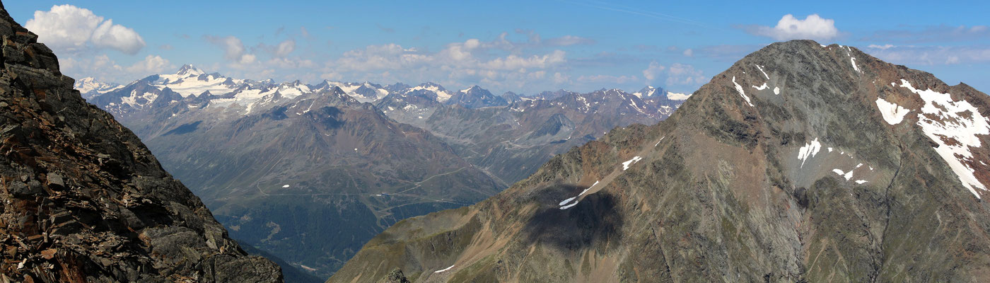 Aussicht west: Wildspitze, Tiefenbach- + Rettenbach Ferner, Pitztaler Alpen