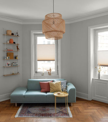 Plissee von oben und unten frei verschiebbar. Sie lassen also immer genauso viel Licht & Einblicke zu, wie du es wünschst.