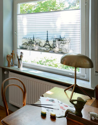 Plissee von oben und unten frei verschiebbar. Sie lassen also immer genauso viel Licht & Einblicke zu, wie du es wünschst.