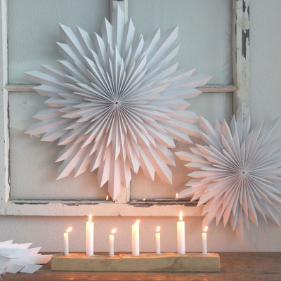 Schneesterne aus Papier weiss matt