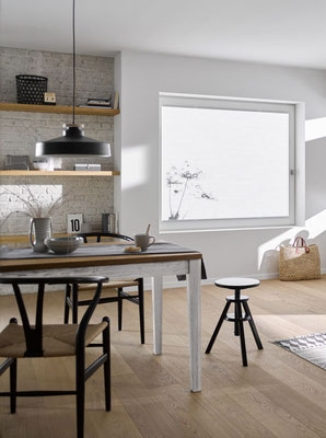 Plissee von oben und unten frei verschiebbar. Sie lassen also immer genauso viel Licht & Einblicke zu, wie du es wünschst.