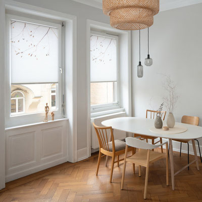 Plissee von oben und unten frei verschiebbar. Sie lassen also immer genauso viel Licht & Einblicke zu, wie du es wünschst.