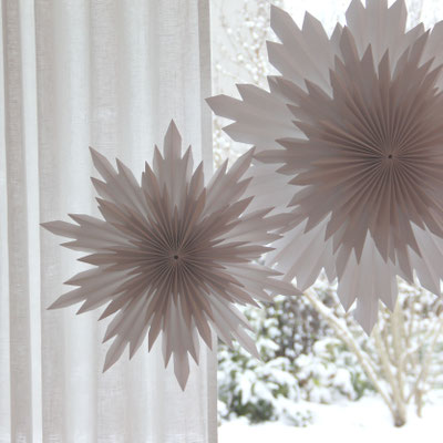 Schneesterne aus Papier weiss matt