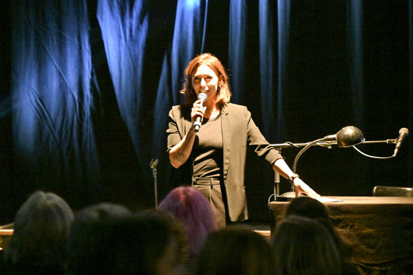 Moderatorin Anne Sauer (Foto: Thomas Panzau)