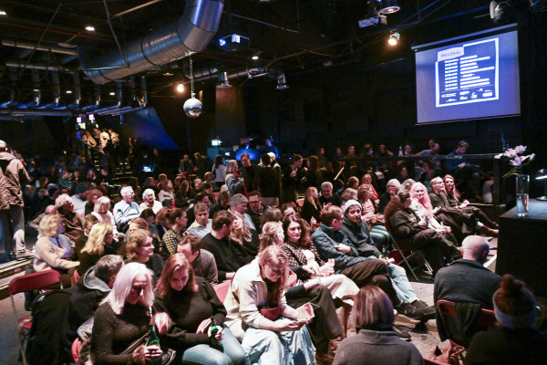 Publikum im Baalsaal (Foto: Thomas Panzau)