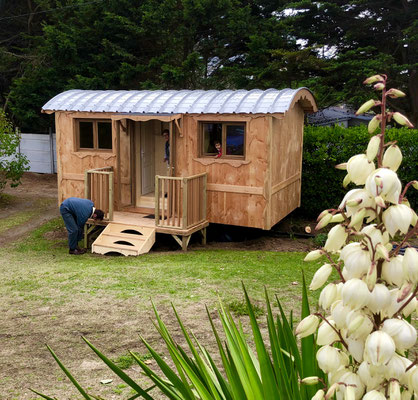   roulotte pour vivre jardin boheme