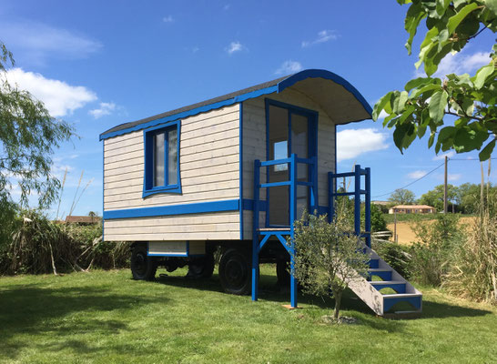 bureau de jardin sur pilotis