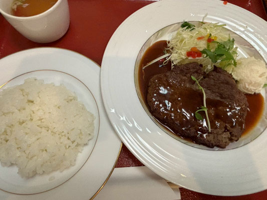 1日目昼食（コーヒープラザイースト）