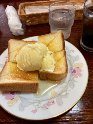1日目昼食（コーヒープラザイースト）