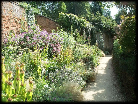 Mum & Dad - Hillers Garden