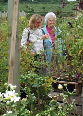 Mum & Gill - Hillers Garden