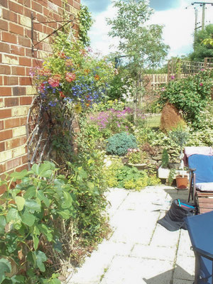 Huxleys Barn: Patio at the back(spot the work books and files)