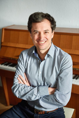 Mario de la Vega, Klavierlehrer in München-Maxvorstadt und Olching, Feldenkrais-Methode