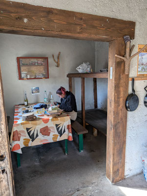 L'intérieur... (Oct 2025)