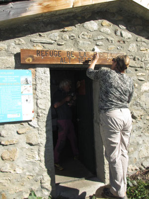 On le voit mieux le nom du refuge, non ?