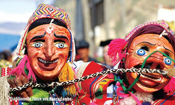 Traditionelle Tänze und bunte Masken