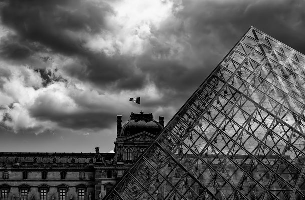 Luvre Paris Frankreich in Black and White
