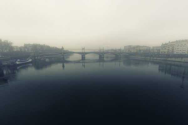 Le Rhone in Lyon mit der Eisenbahnbrücke Vaduct-de-Perrache V