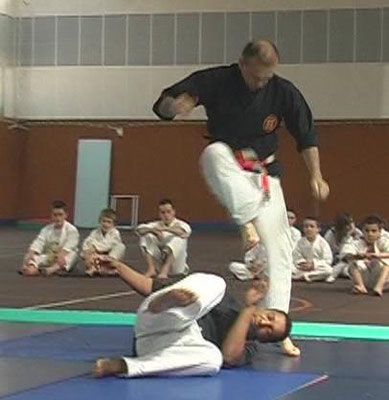 Karaté, Self Défense, Kobudo, Ju Jitsu © Frédéric Dupertout – Les Ecoles Bushido