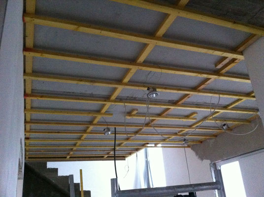 Holz Unterkonstruktion für Trockenbau Regipsdecke Abgehängte Decke GKP Knauf