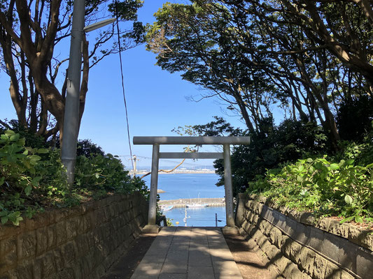 海の見える鳥居。載せてないけどもちろん自撮りも。