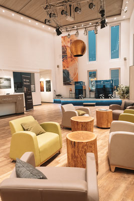 die Lounge im Eingang vom Medienwerk15 in Tostedt
