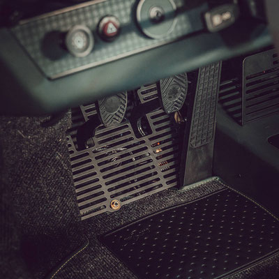 Floor boards – Oval cut / Fußstützen Bodentafeln Porsche 911