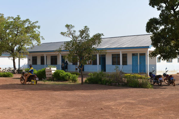 Schulgebäude an der Holy Spirit Senior High School 