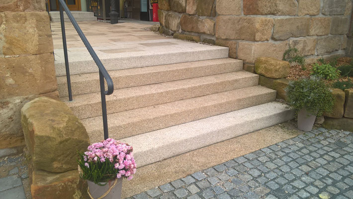 Treppen im Außen und Innenbereich aus Naturstein Der Steinmetz 24