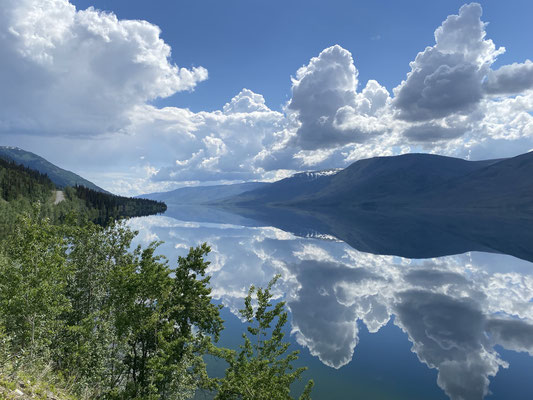 Großer See am Wegesrand