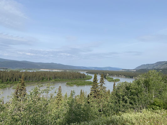 Der Klondike kurz vor seiner Vereinigung mit dem Yukon bei Dawson City
