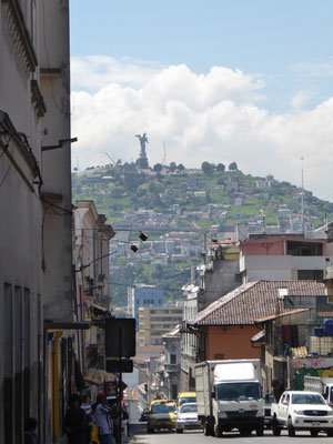 El Panecillo aus der Ferne...