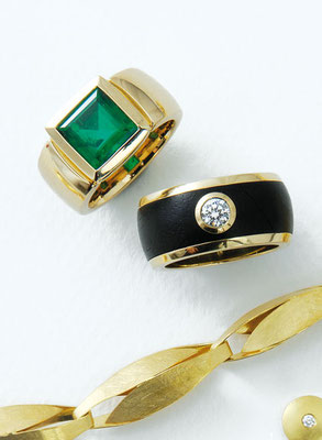 Ring - 750/- Gold / Smaragddublette - - - - - - €    1.660,- Ring - 750/- Gold / Ebenholz / Brill. 0,30 ct - -€    1.680,-